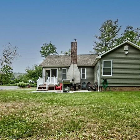 Cabin By The Creek With Private Creek Access Tannersville Luaran gambar