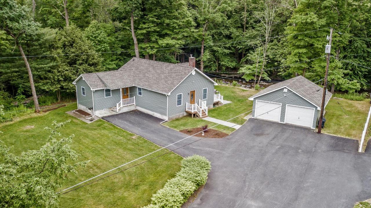 Cabin By The Creek With Private Creek Access Tannersville Luaran gambar