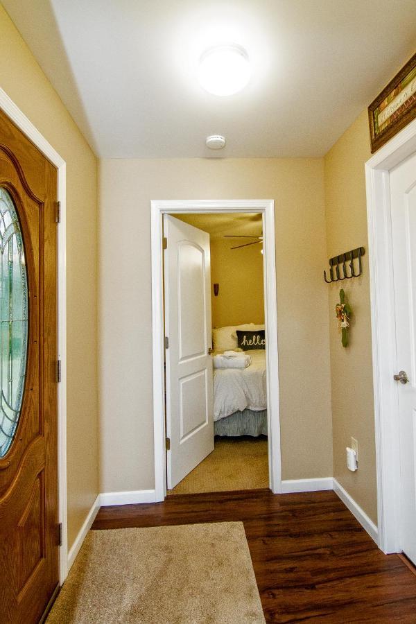 Cabin By The Creek With Private Creek Access Tannersville Luaran gambar
