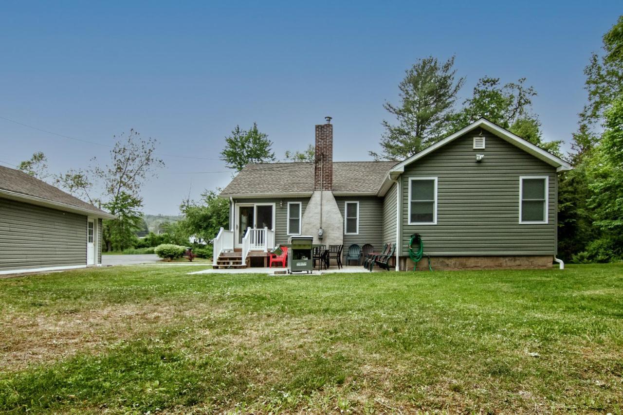 Cabin By The Creek With Private Creek Access Tannersville Luaran gambar