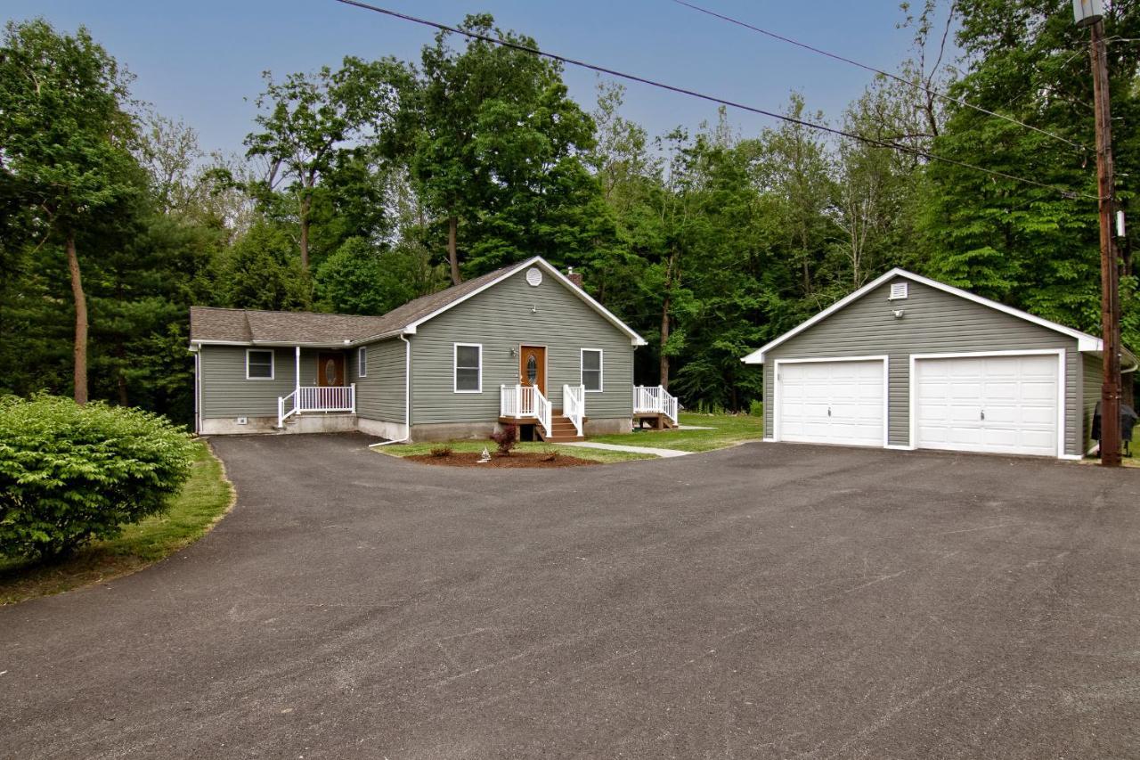 Cabin By The Creek With Private Creek Access Tannersville Luaran gambar