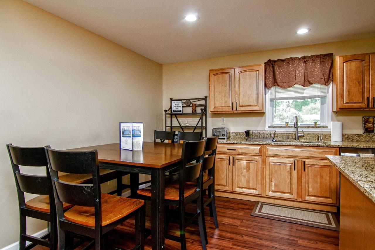 Cabin By The Creek With Private Creek Access Tannersville Luaran gambar