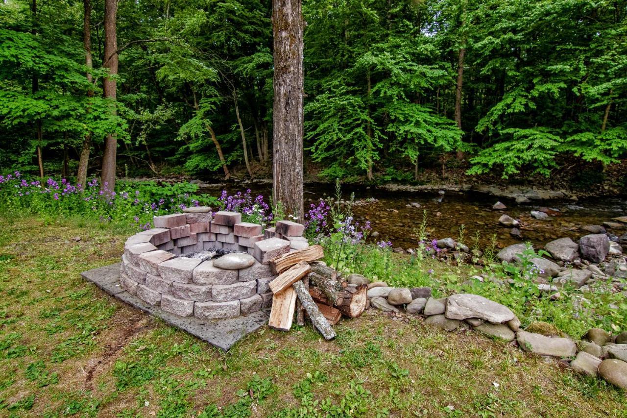 Cabin By The Creek With Private Creek Access Tannersville Luaran gambar