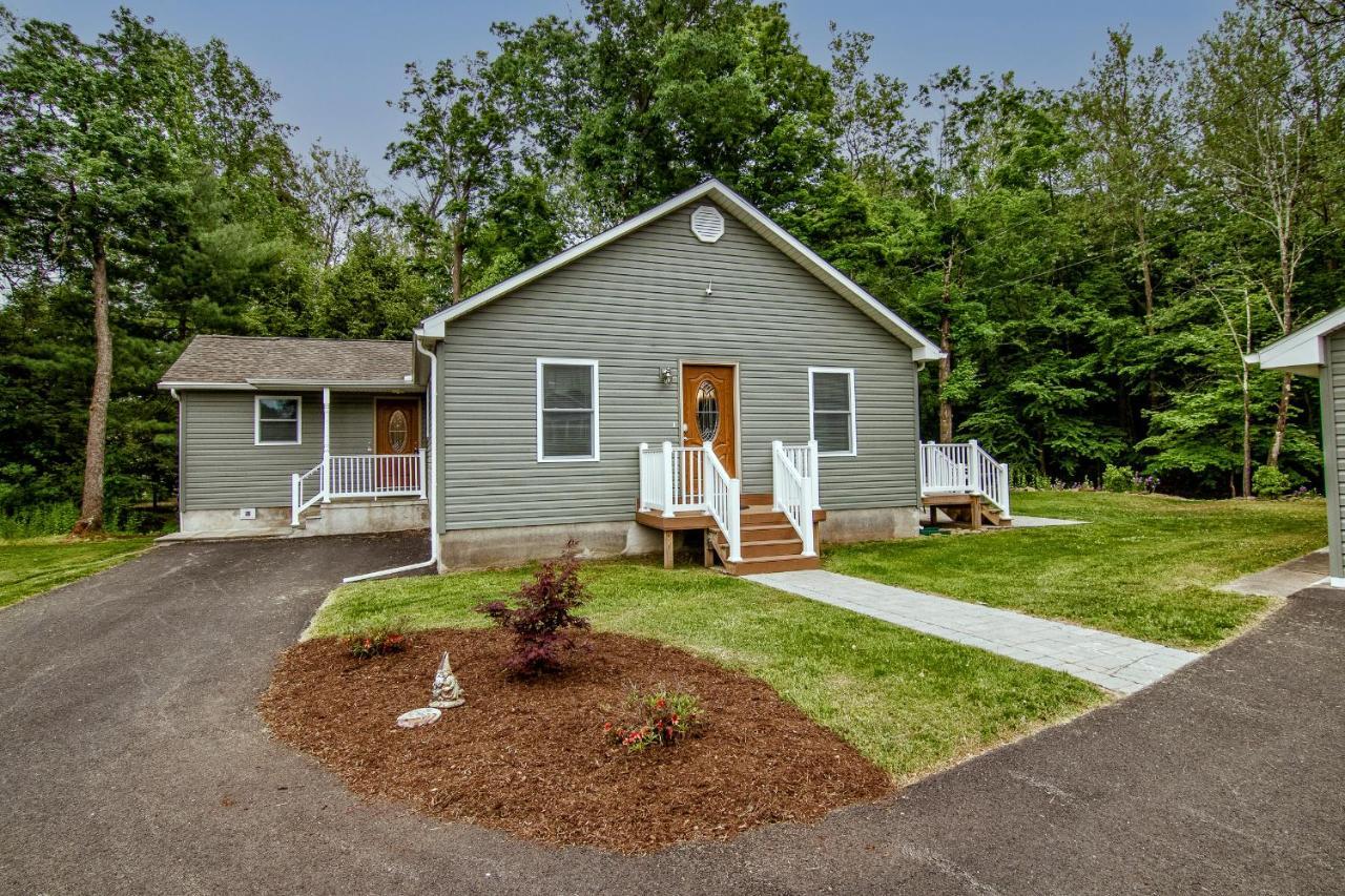 Cabin By The Creek With Private Creek Access Tannersville Luaran gambar