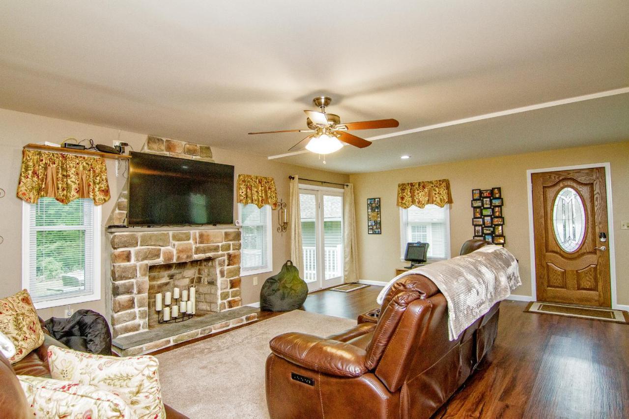 Cabin By The Creek With Private Creek Access Tannersville Luaran gambar