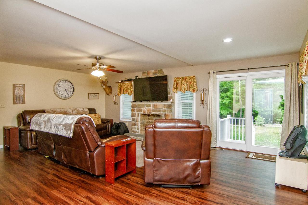 Cabin By The Creek With Private Creek Access Tannersville Luaran gambar