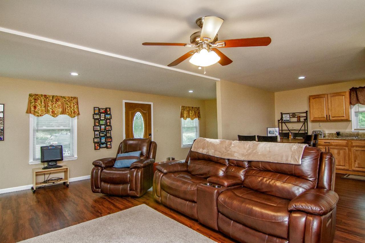 Cabin By The Creek With Private Creek Access Tannersville Luaran gambar